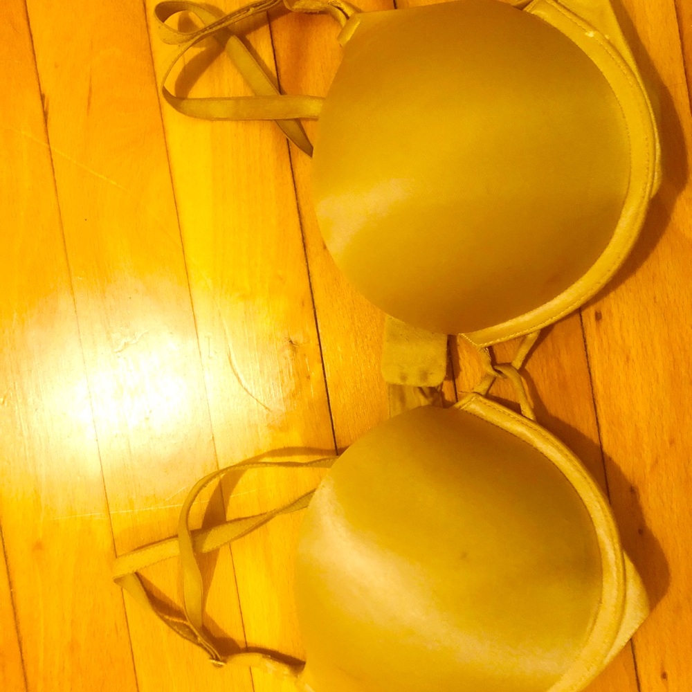Victoria’s Secret bombshell push-up bra size 34B